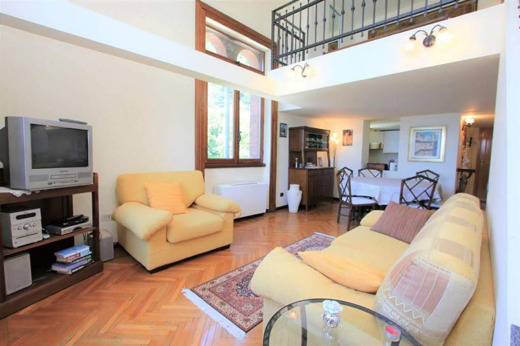 Charming Apartment Lake Front Acquaseria Luaran gambar